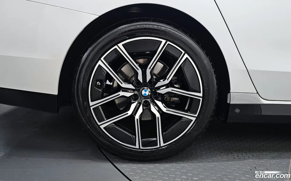 BMW 7 Series 740i xDrive M 2025 — миниатюра 5