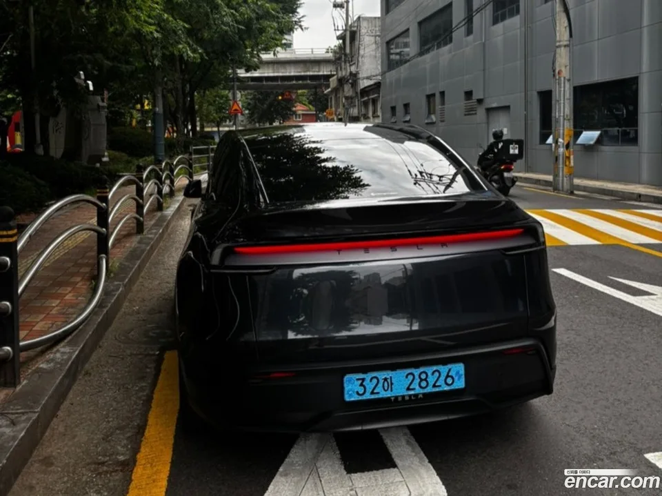 Tesla Model Y RWD 2025 — миниатюра 4