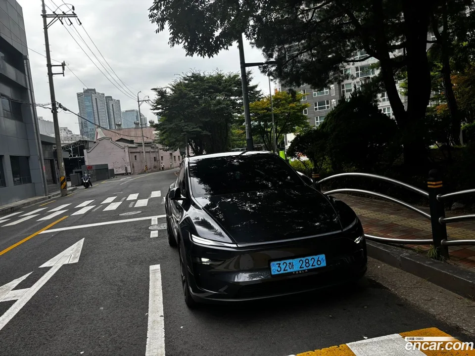 Tesla Model Y RWD 2025 — фото 1, купить с доставкой в Москву