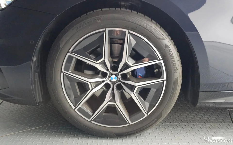 BMW 5 Series 520i M 2024 — миниатюра 2