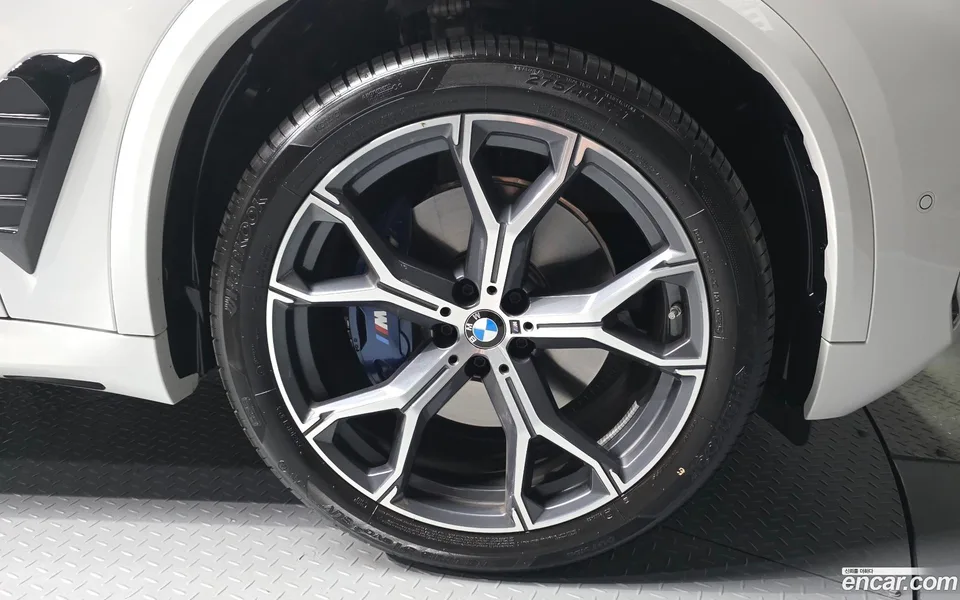 BMW X5 xDrive 40i M 2025 — thumbnail 2