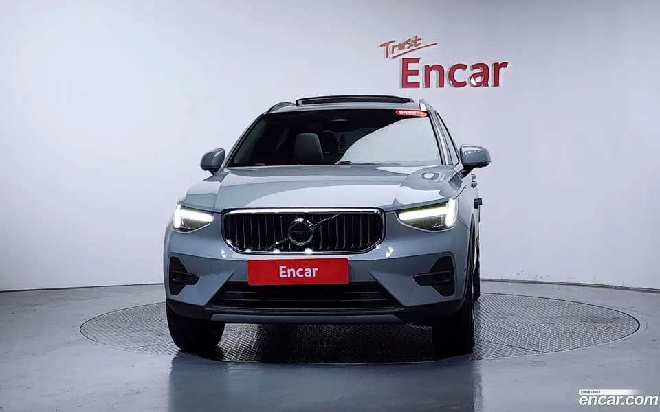 Volvo XC40 B4 2023 — миниатюра 3