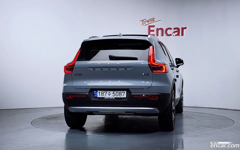 Volvo XC40 B4 2023 — миниатюра 4