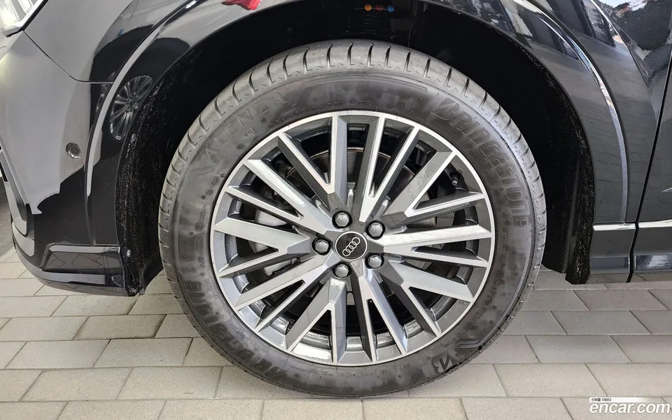 Audi Q3 40 TFSI 2025 — thumbnail 2