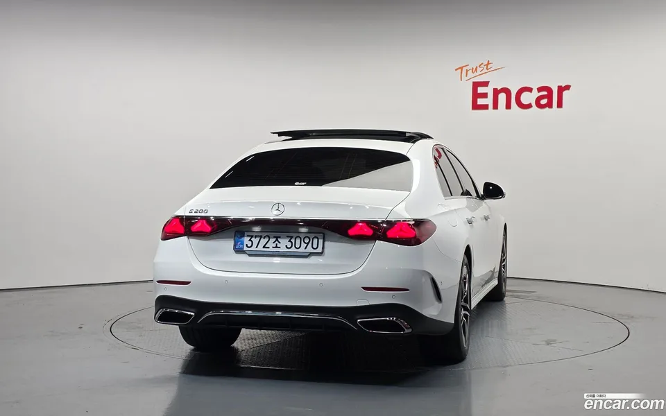 Mercedes-Benz E-Class E200 AMG Line 2025 — миниатюра 4