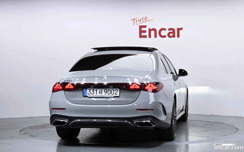 Mercedes-Benz E-Class E300 4MATIC AMG Line 2024 — миниатюра 4