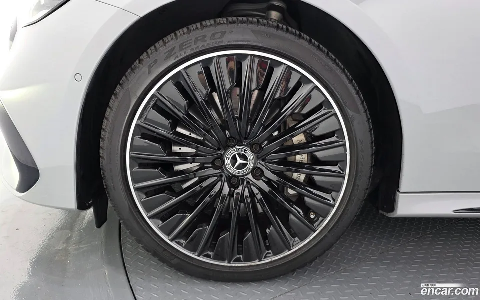 Mercedes-Benz E-Class E300 4MATIC AMG Line 2024 — миниатюра 5