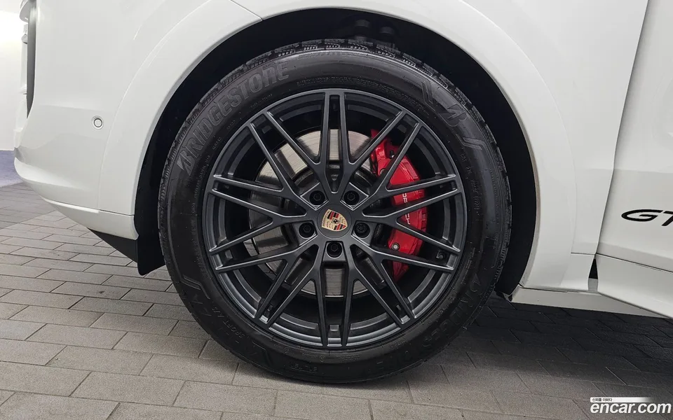 Porsche Cayenne 4.0 GTS 2024 — миниатюра 2