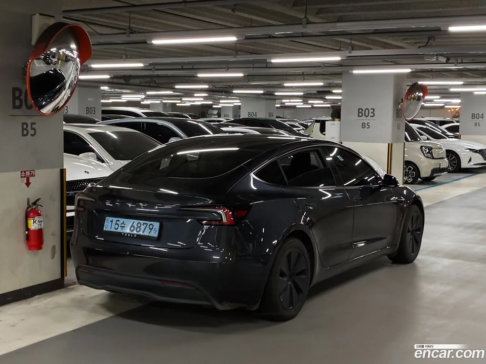 Tesla Model 3 RWD 2025 — миниатюра 5