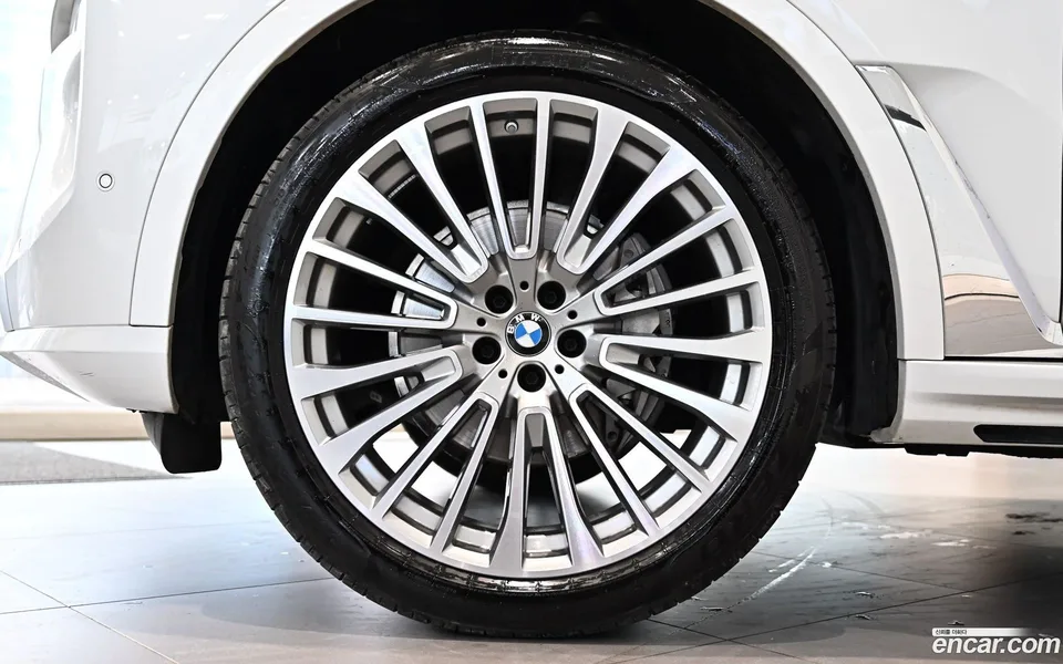 BMW X7 xDrive 40i 7 2024 — миниатюра 2