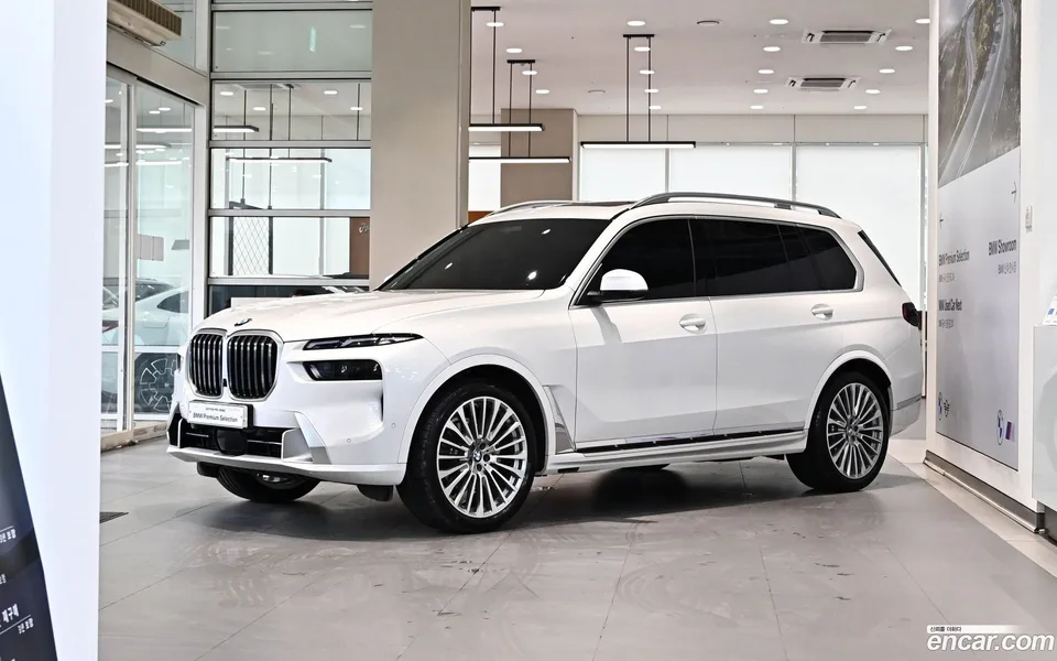BMW X7 xDrive 40i 7 2024 — фото 1, купить с доставкой в Москву