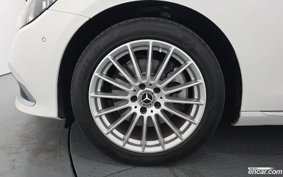 Mercedes-Benz E-Class E250 2023 — миниатюра 5