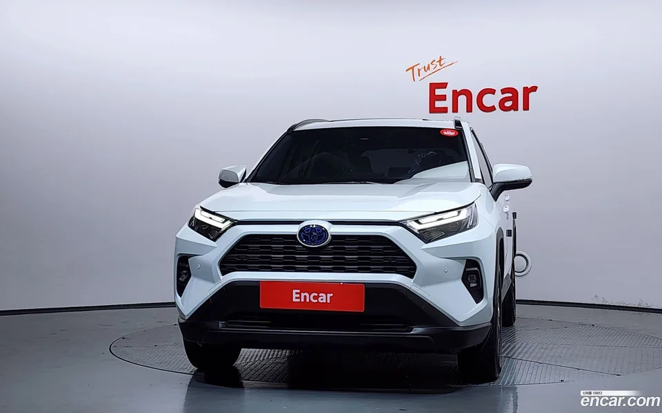 Toyota RAV4 2.5 2WD XLE 2024 — миниатюра 3