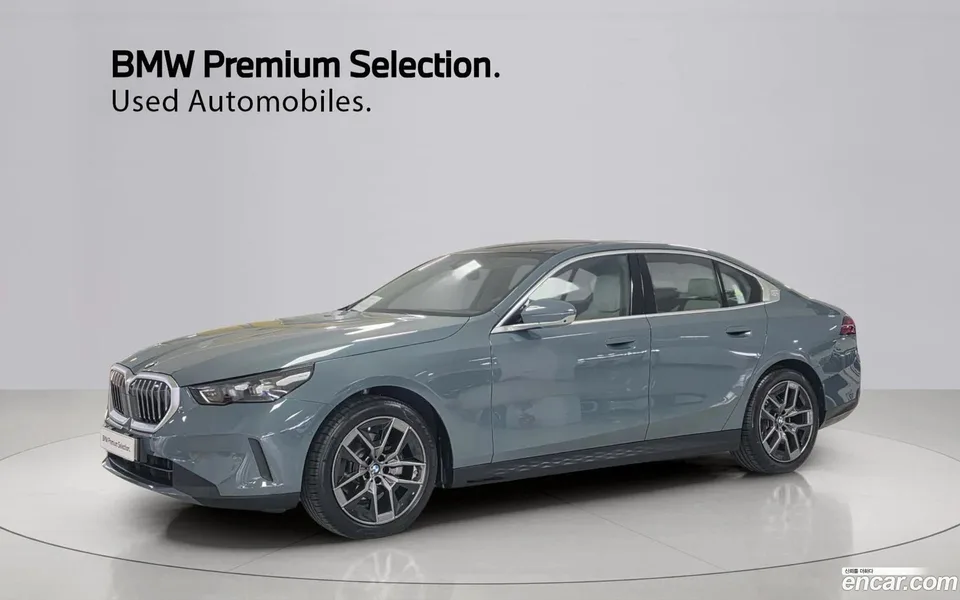 BMW 5 Series 520i 2025 — фото 1, купить с доставкой в Москву