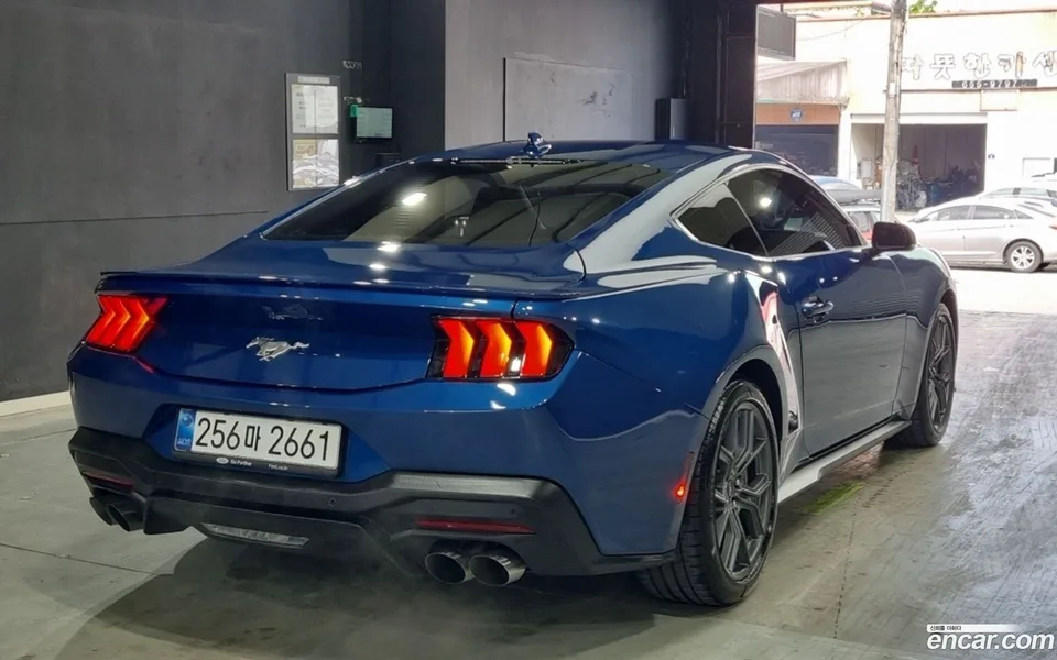 Ford Mustang 2.3 2025 — миниатюра 3