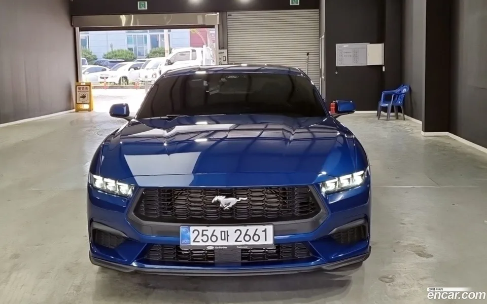 Ford Mustang 2.3 2025 — фото 1, купить с доставкой в Москву