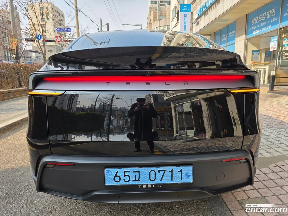 Tesla Model Y RWD 2026 — миниатюра 5