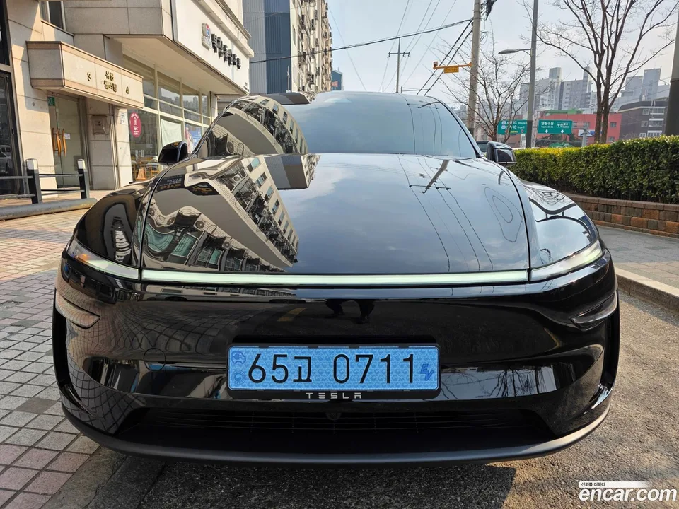 Tesla Model Y RWD 2026 — фото 1, купить с доставкой в Москву