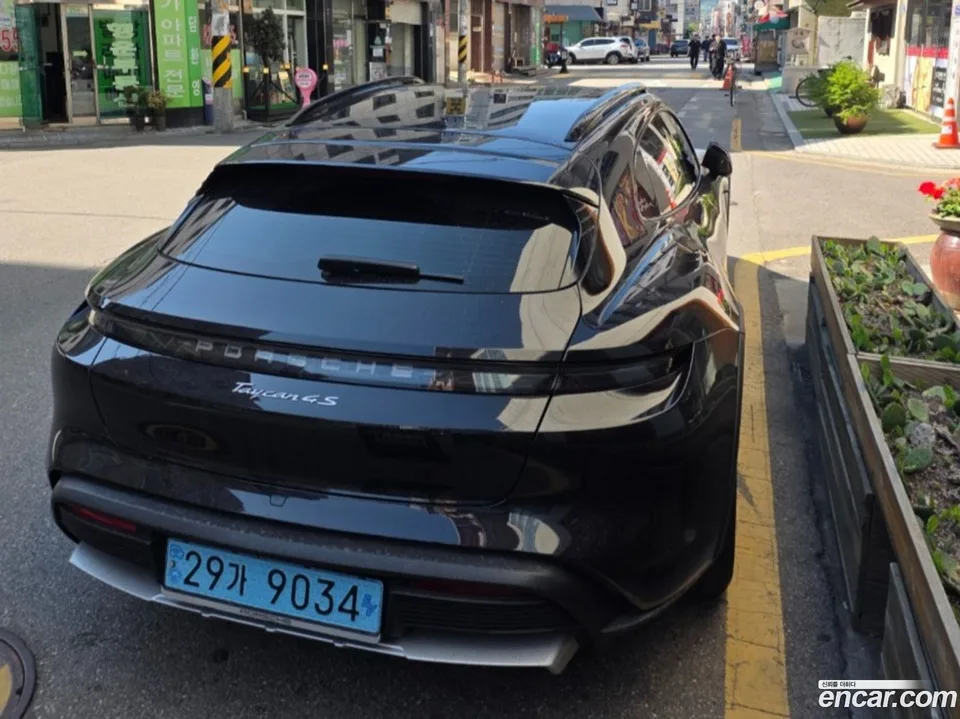 Porsche Taycan 4S 2024 — миниатюра 4