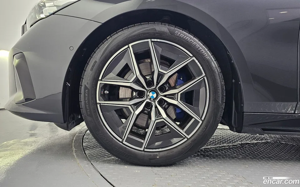 BMW 5 Series 520i M 2025 — миниатюра 2