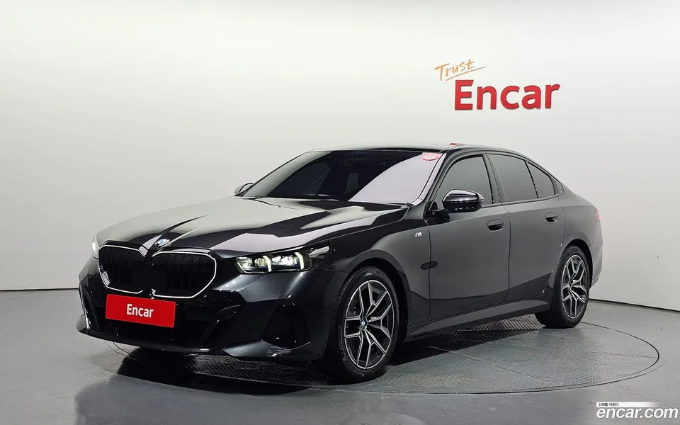 BMW 5 Series 520i M 2025 — фото 1, купить с доставкой в Москву