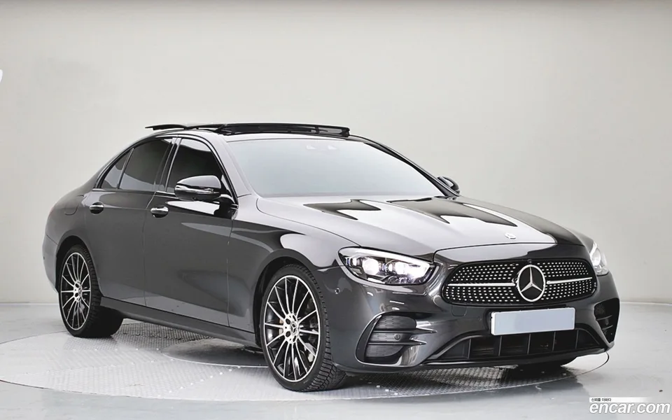 Mercedes-Benz E-Class E350 4MATIC AMG Line 2023 — thumbnail 3