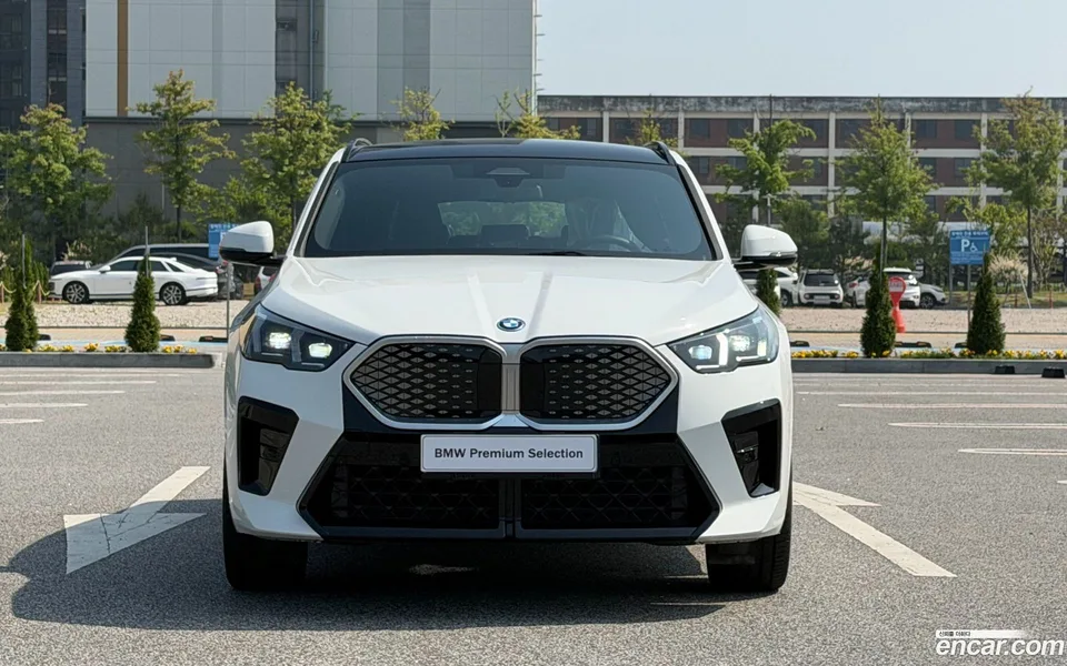 BMW iX2 eDrive 20 M 2024 — миниатюра 3