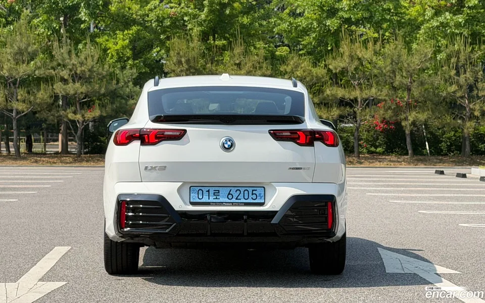 BMW iX2 eDrive 20 M 2024 — миниатюра 4
