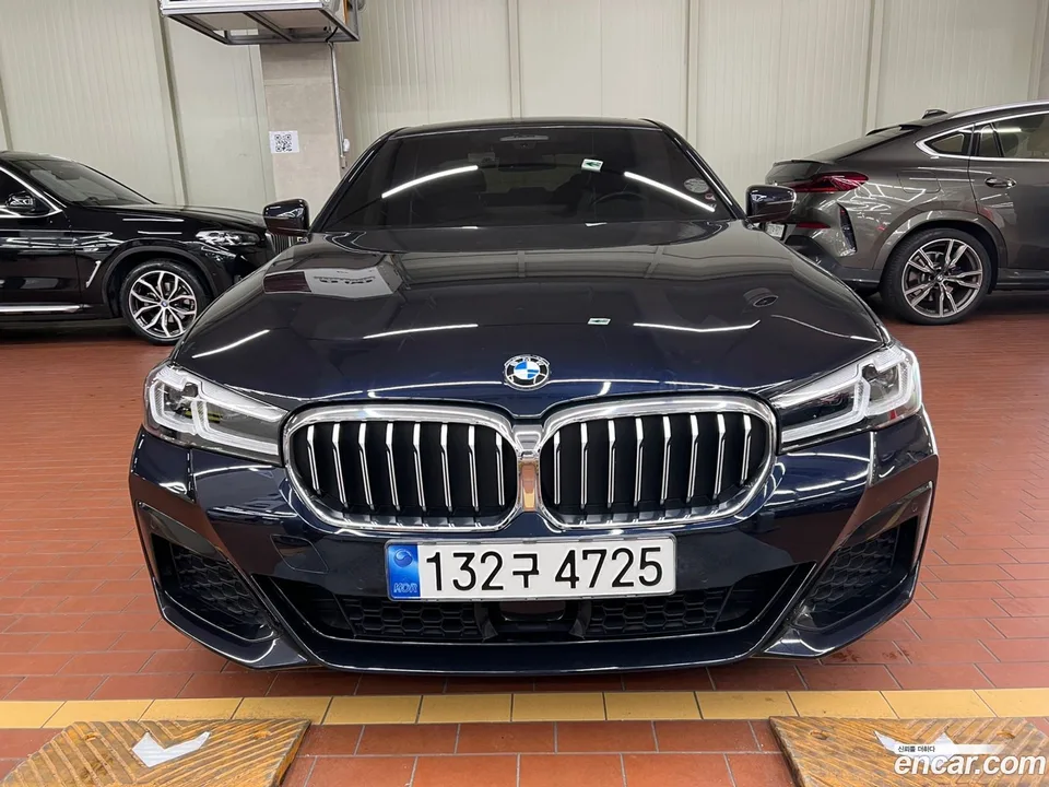 BMW 5 Series 520i M 2022 — миниатюра 3
