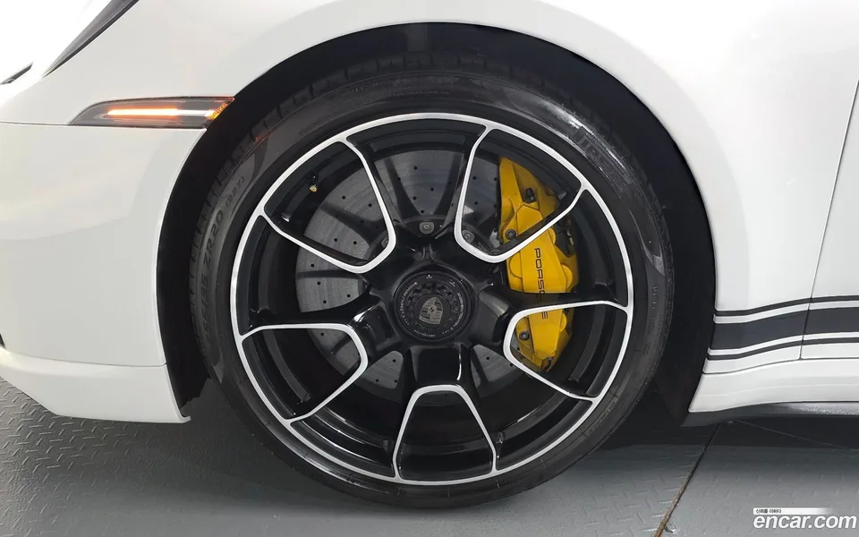 Porsche 911 (992) S 2024 — миниатюра 2