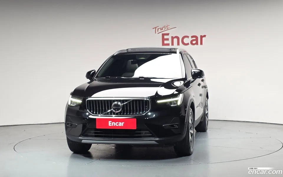 Volvo XC40 B4 2023 — миниатюра 3