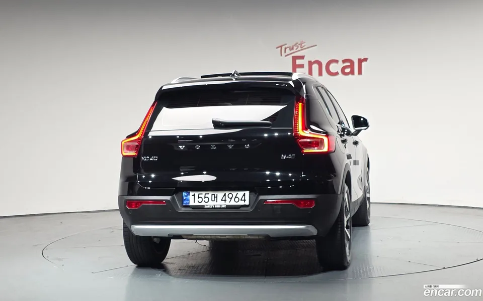 Volvo XC40 B4 2023 — миниатюра 4