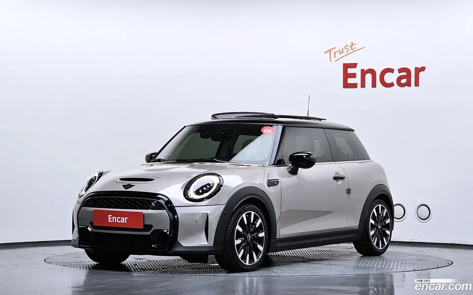 MINI Cooper S 2022 — фото 1, купить с доставкой в Москву