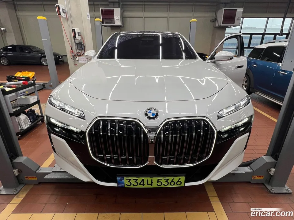 BMW 7 Series 740d xDrive M 2025 — фото 1, купить с доставкой в Москву