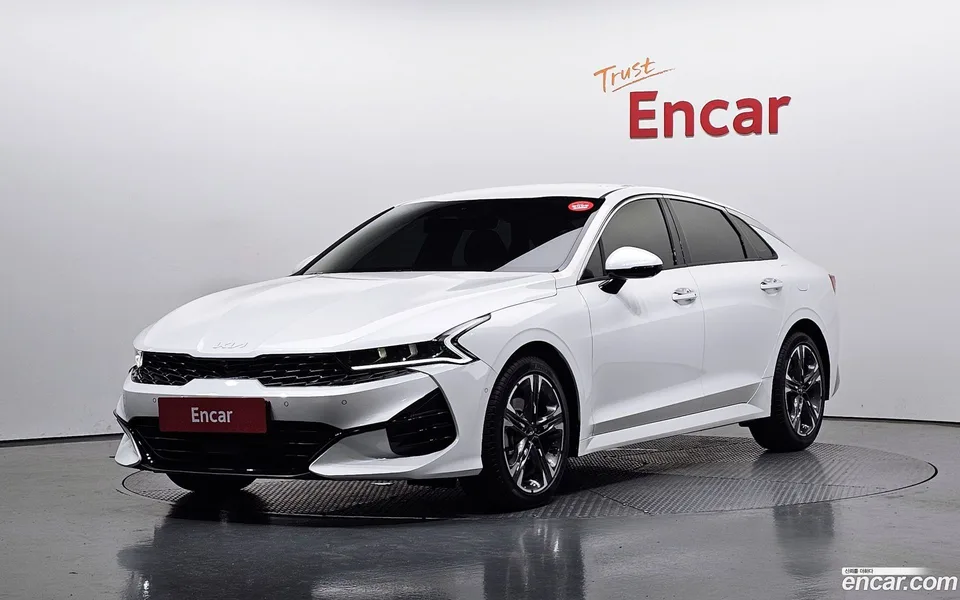 Kia K5 2.0 2023 — фото 1, купить с доставкой в Москву