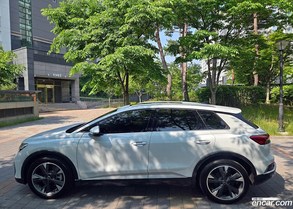 Audi Q4 e-tron 40 2023 — миниатюра 4