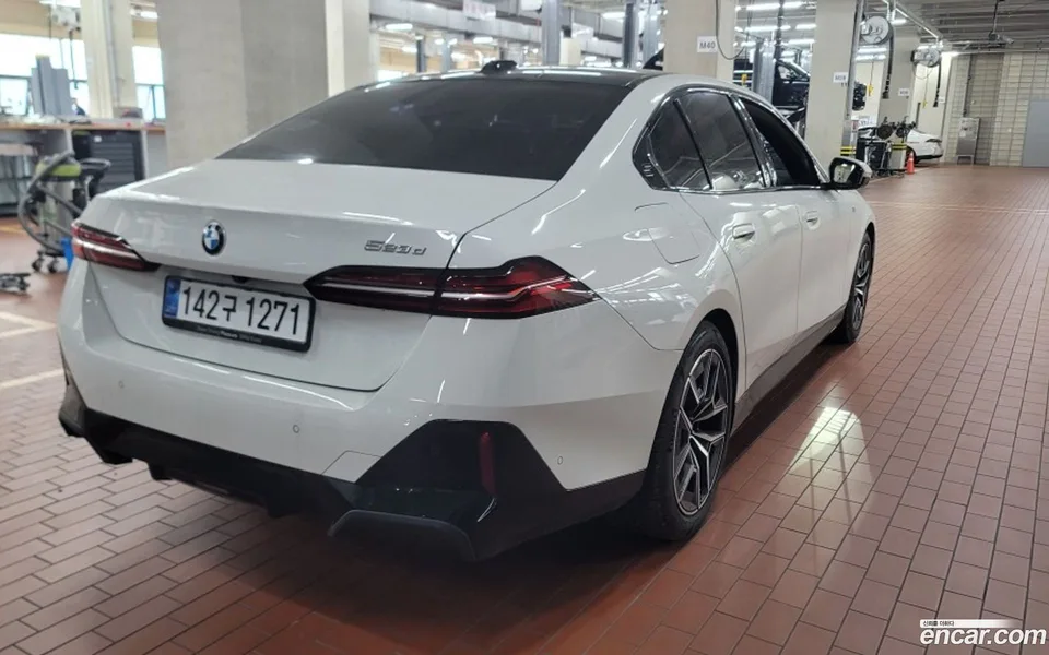 BMW 5 Series 523d M 2025 — миниатюра 3