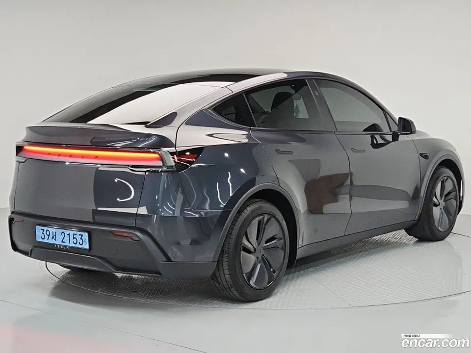 Tesla Model Y RWD 2025 — миниатюра 4