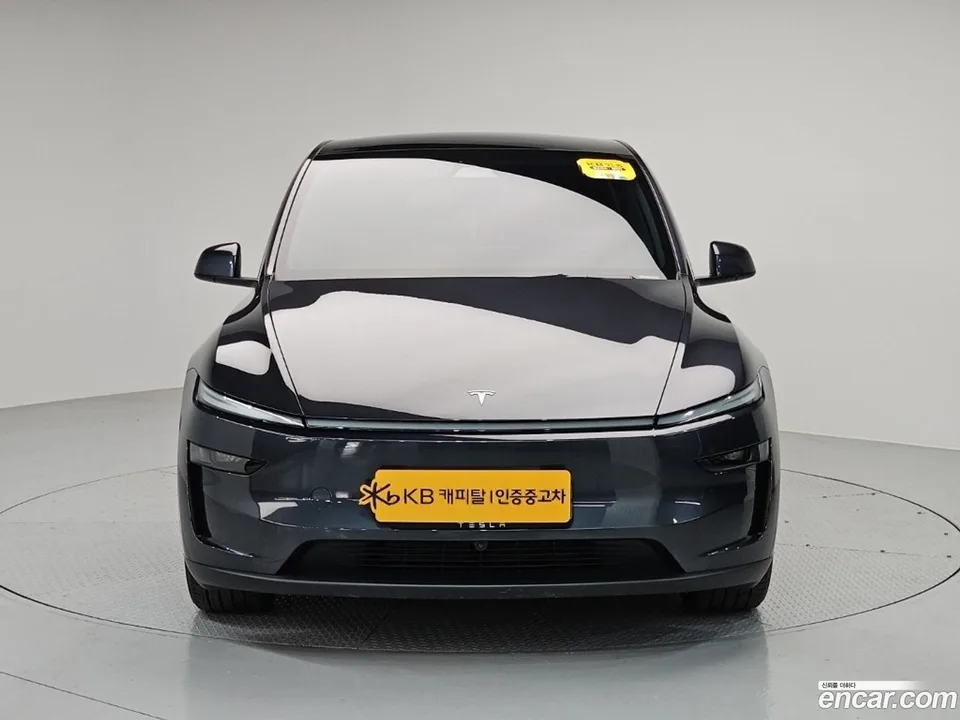 Tesla Model Y RWD 2025 — фото 1, купить с доставкой в Москву