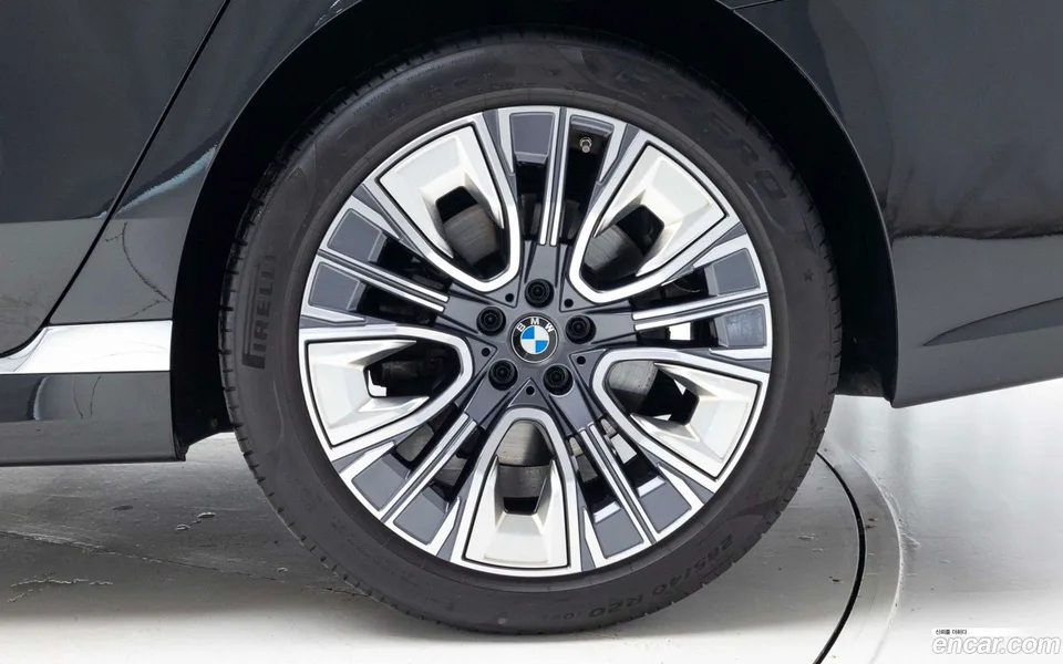 BMW 7 Series 740i sDrive 2023 — thumbnail 5