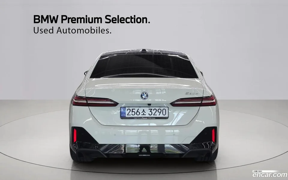 BMW 5 Series 530e M 2025 — миниатюра 4