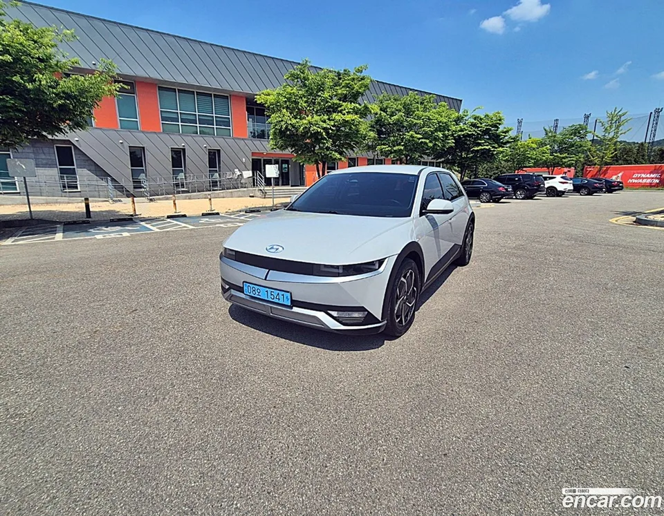 Hyundai Ioniq 5 2023 — фото 1, купить с доставкой в Москву