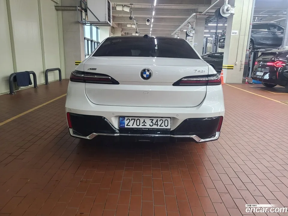 BMW 7 Series 740i xDrive M 2025 — миниатюра 4