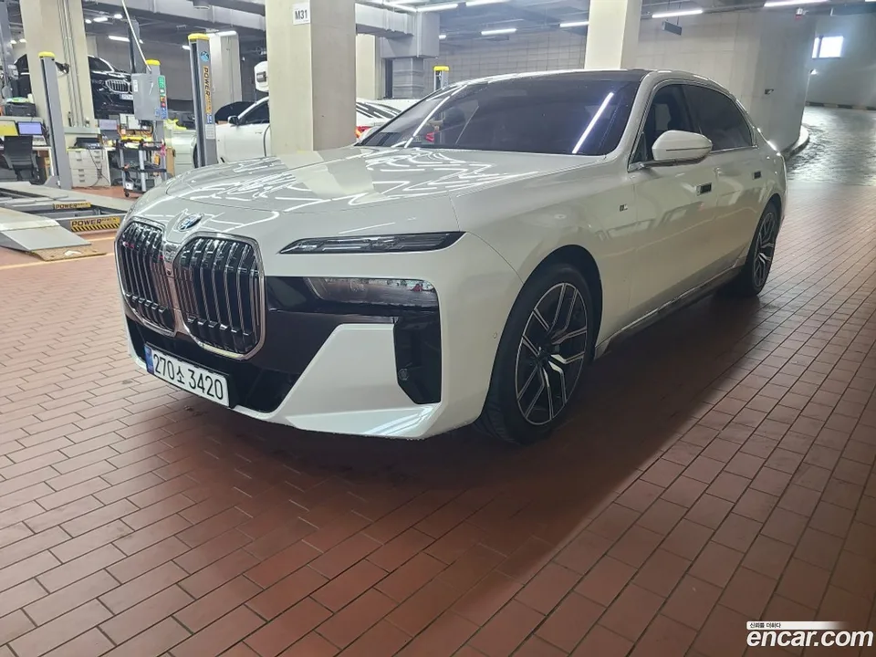 BMW 7 Series 740i xDrive M 2025 — фото 1, купить с доставкой в Москву