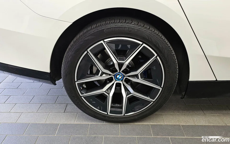 BMW i5 eDrive 40 M 2024 — миниатюра 5