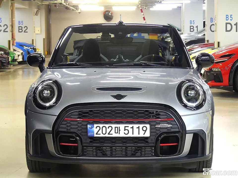 MINI Cooper S Convertible JCW 2024 — фото 1, купить с доставкой в Москву