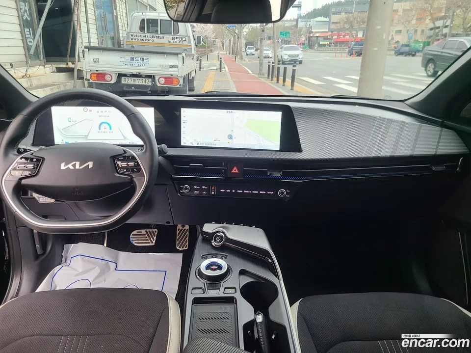 Kia EV6 2023 — миниатюра 2