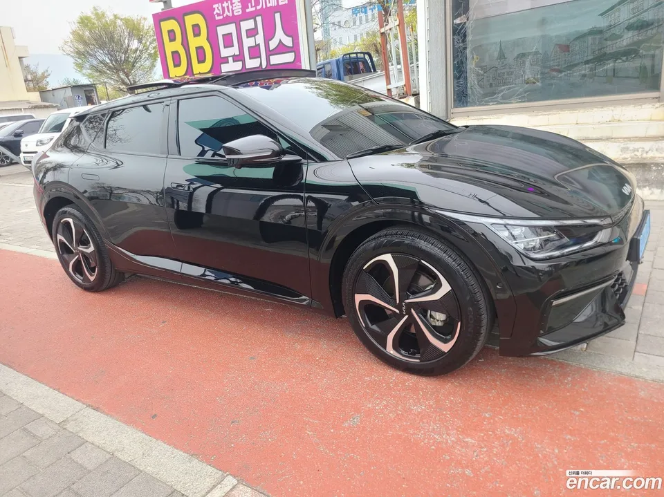 Kia EV6 2023 — миниатюра 3