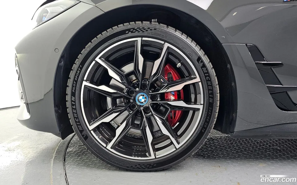 BMW i4 M50 2023 — миниатюра 5