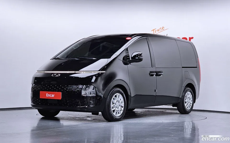 Hyundai Staria 3 2022 — фото 1, купить с доставкой в Москву